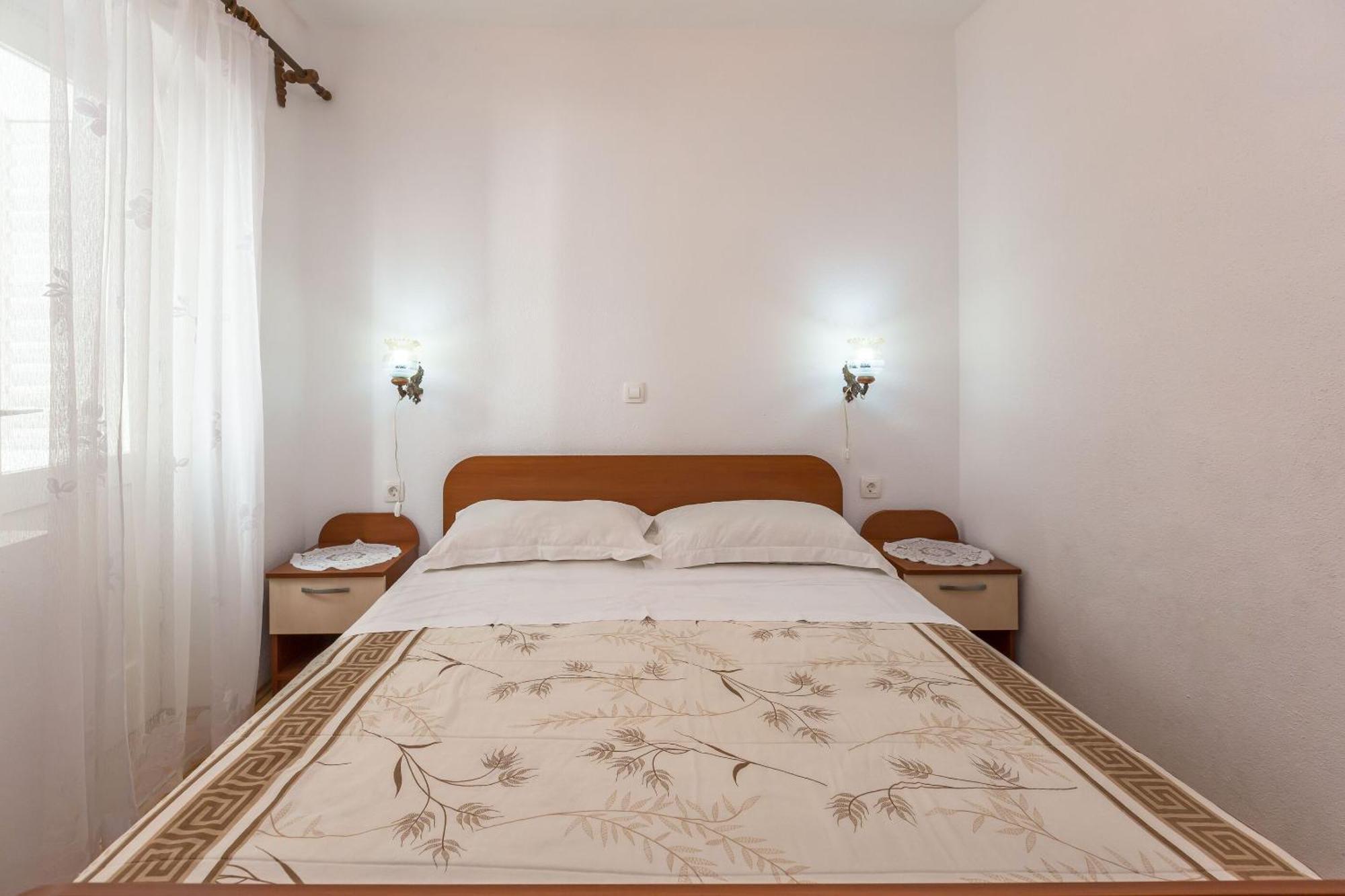Apartments And Rooms Happiness Tucepi Exterior photo