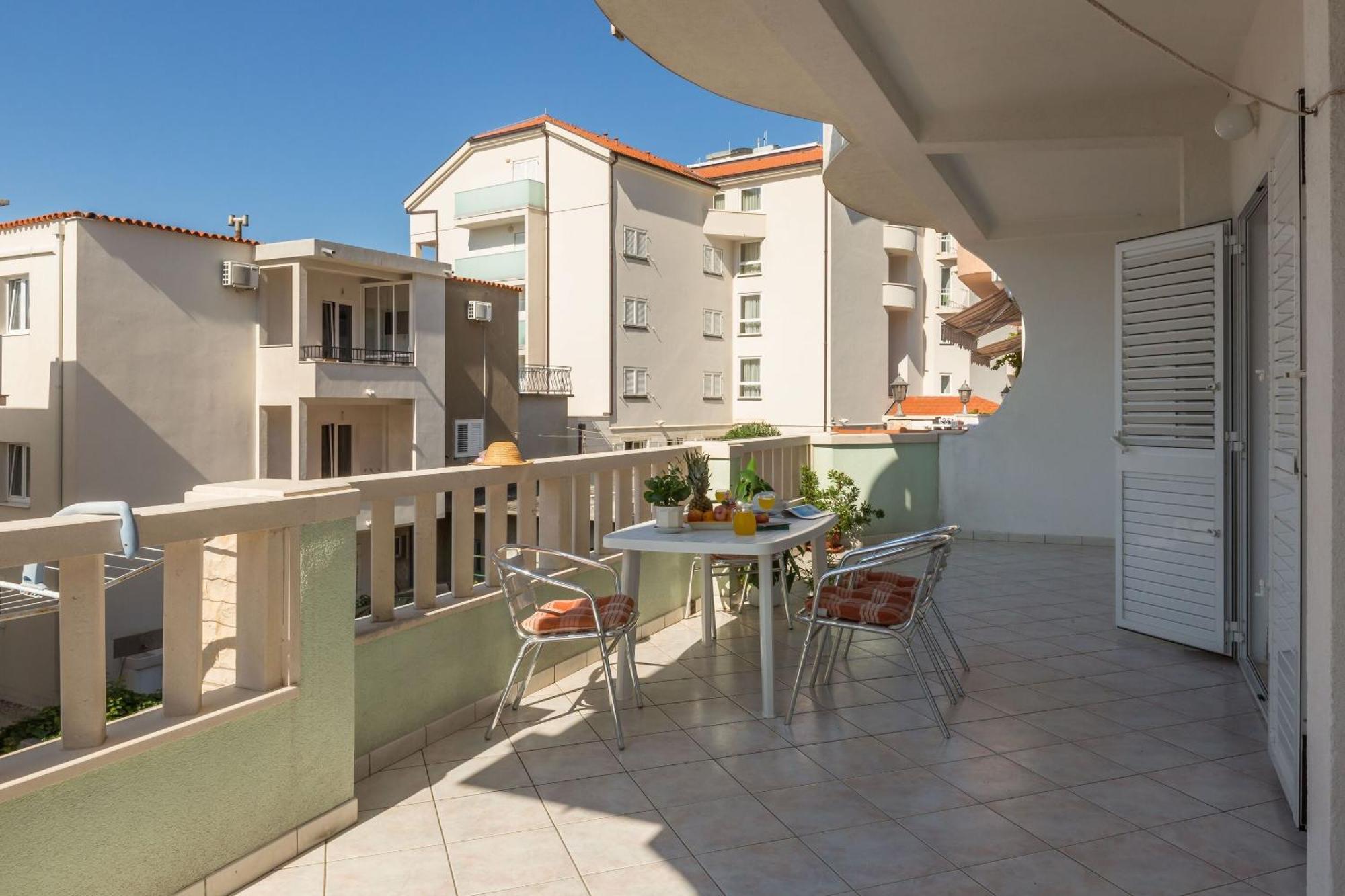 Apartments And Rooms Happiness Tucepi Exterior photo