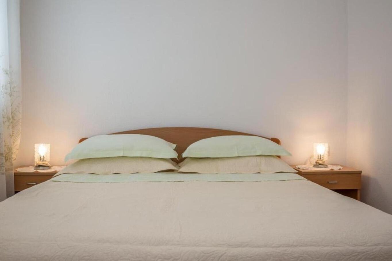 Apartments And Rooms Happiness Tucepi Exterior photo