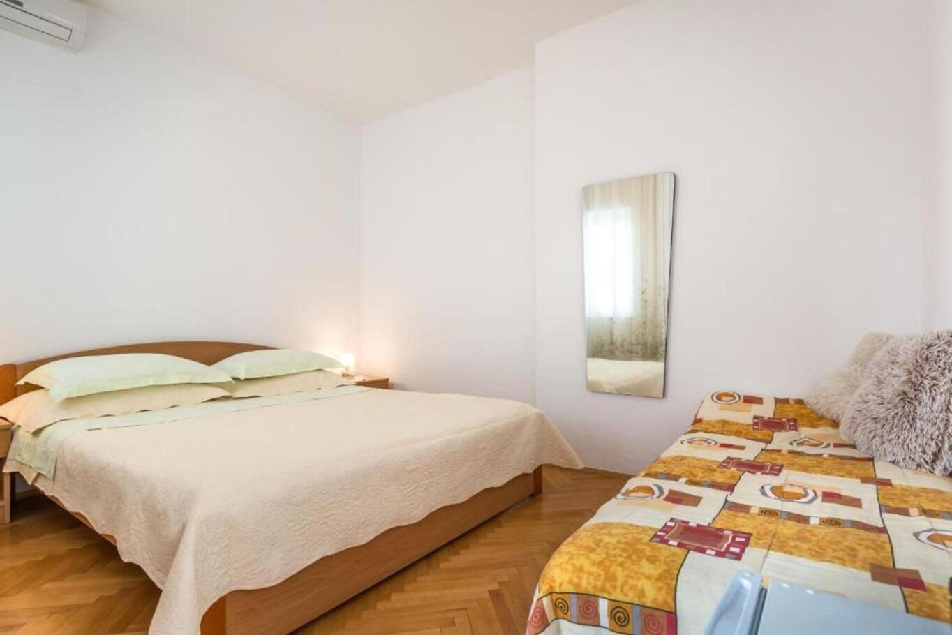 Apartments And Rooms Happiness Tucepi Exterior photo